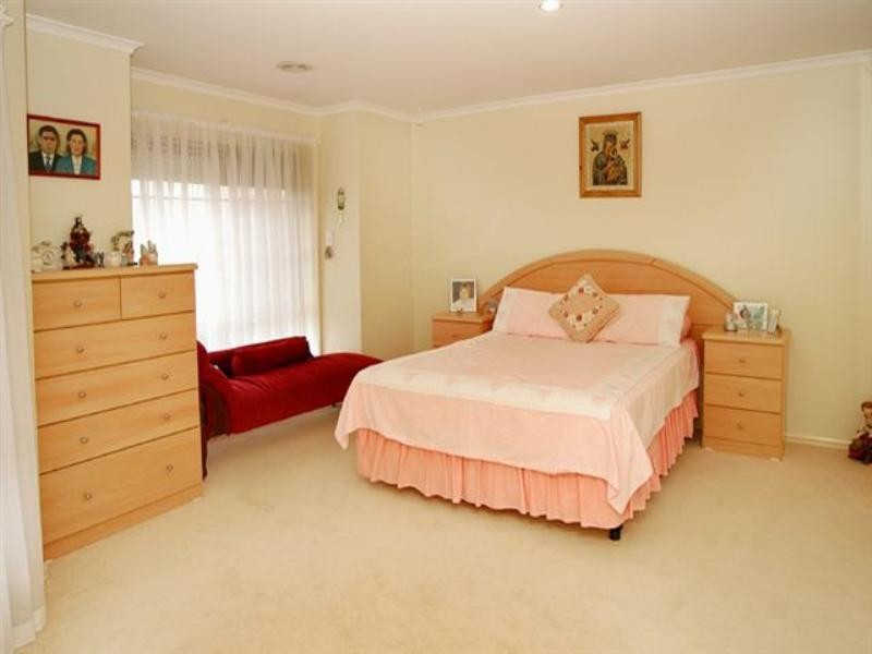 38 Broadway Street, Roxburgh Park VIC 3064