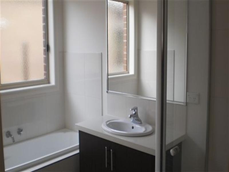 17 Acland Street, Craigieburn VIC 3064