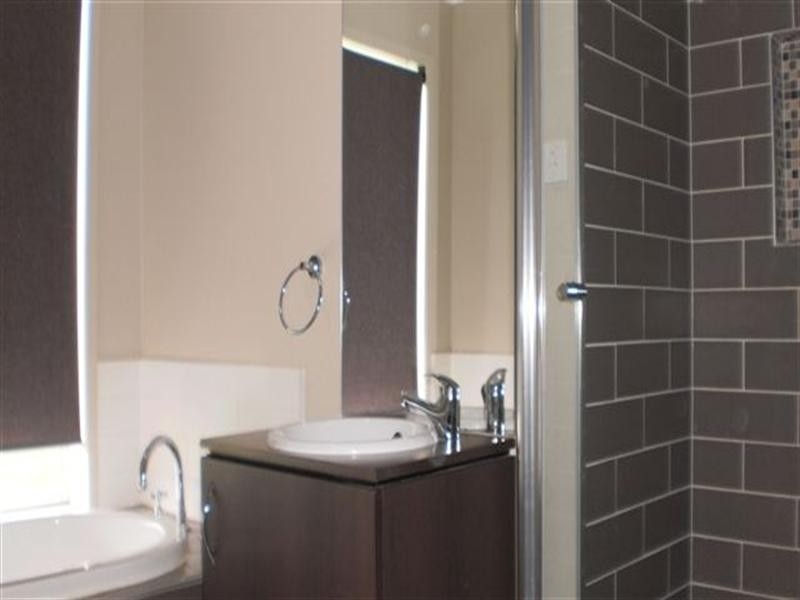 18 Millstream Pass, Craigieburn VIC 3064