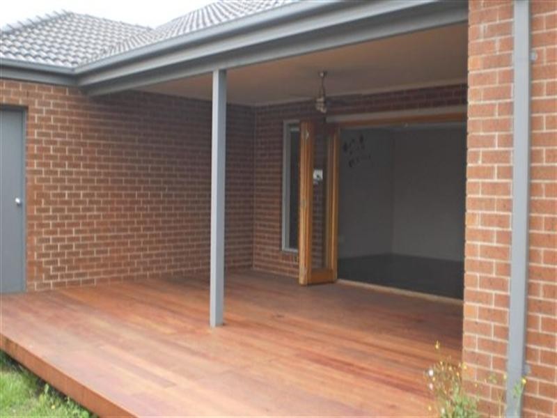 18 Millstream Pass, Craigieburn VIC 3064