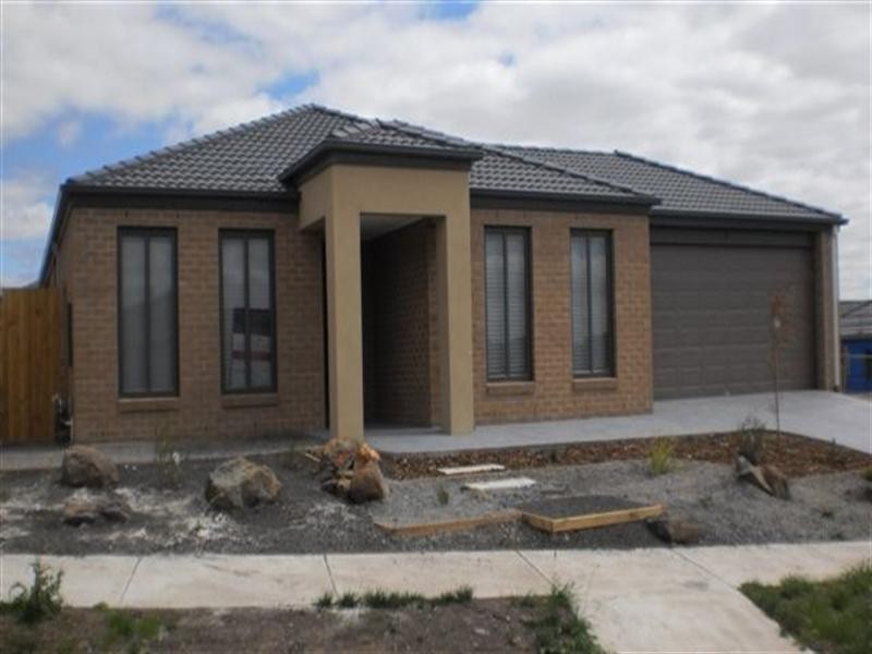 102 Golfview Drive, Craigieburn VIC 3064
