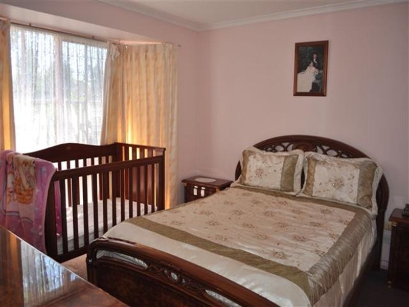 3 Yarcombe Crescent, Craigieburn VIC 3064