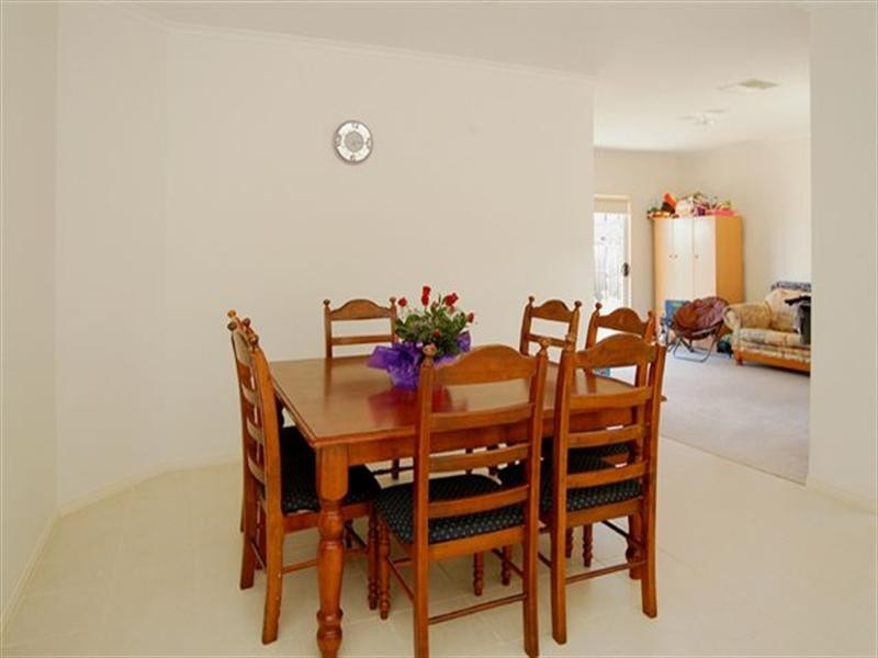 6 Earl Grove, Craigieburn VIC 3064