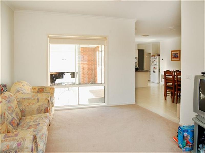 6 Earl Grove, Craigieburn VIC 3064