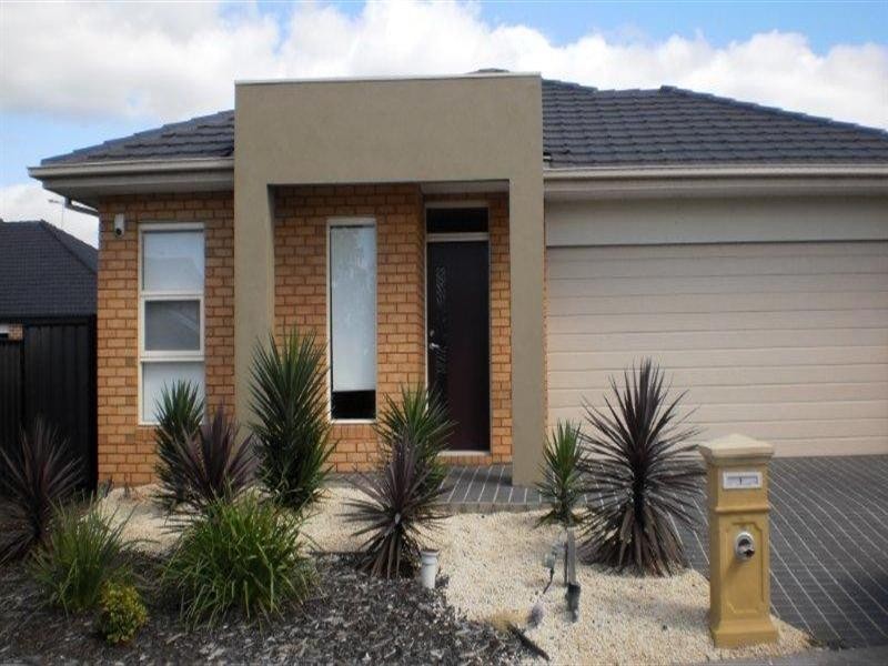 12 Waterway Street, Craigieburn VIC 3064