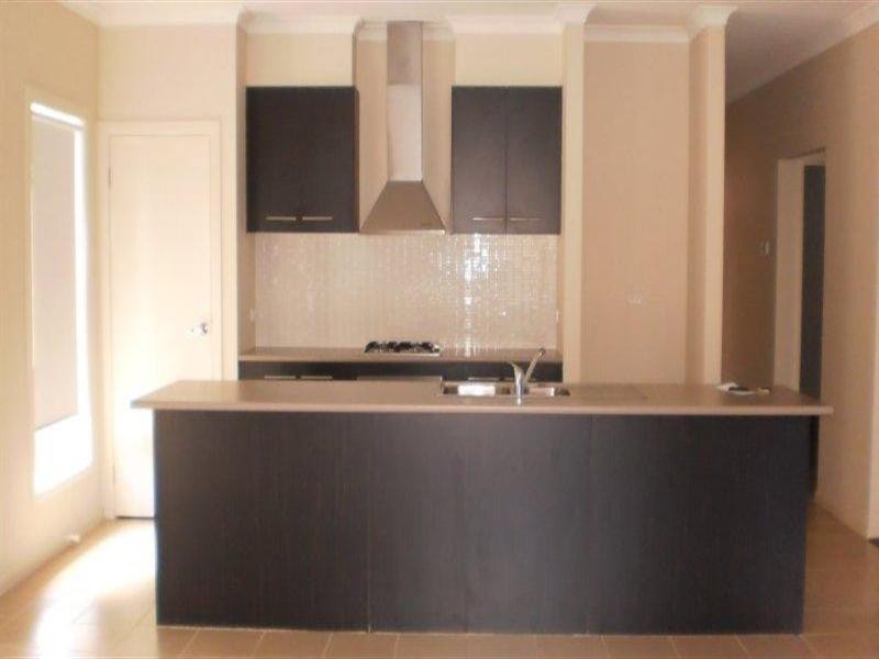 12 Waterway Street, Craigieburn VIC 3064