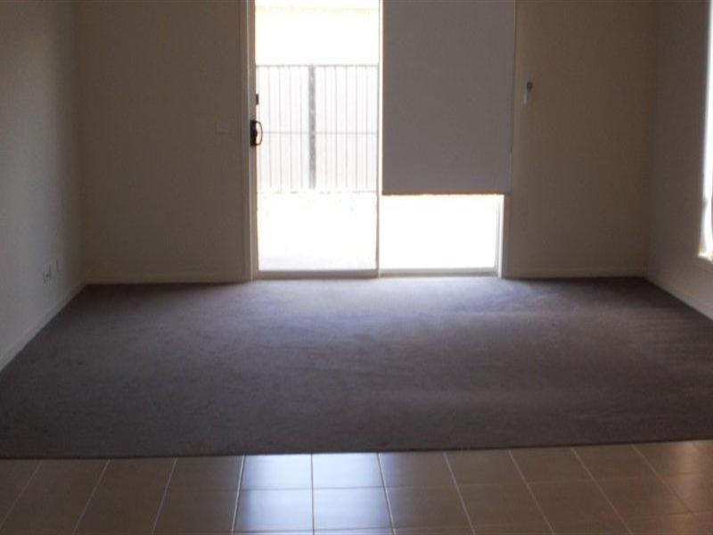 12 Waterway Street, Craigieburn VIC 3064