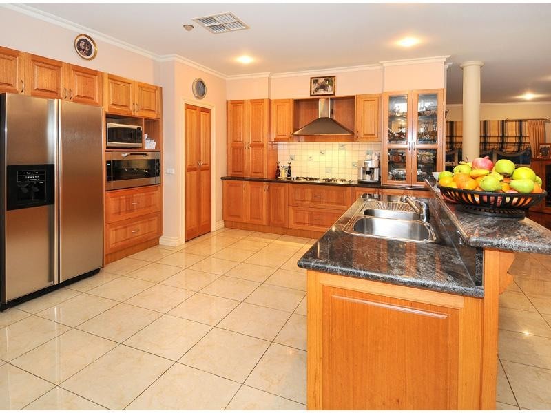 18 Excelsior Heights, Craigieburn VIC 3064