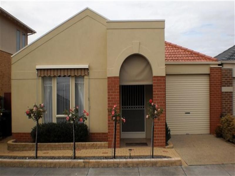 24 Branchilly Drive, Roxburgh Park VIC 3064