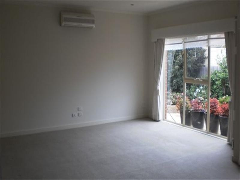 24 Branchilly Drive, Roxburgh Park VIC 3064