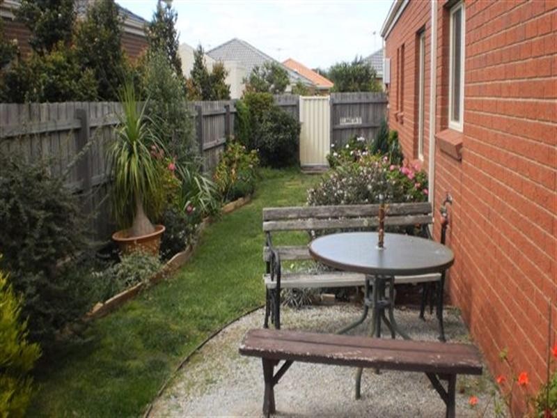 3 Branchilly Drive, Roxburgh Park VIC 3064