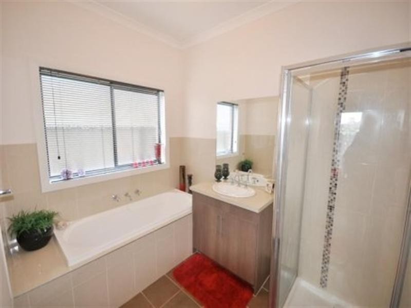 16 Brighton Place, Craigieburn VIC 3064
