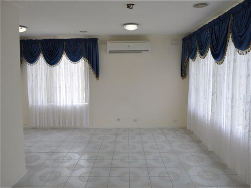 6 Yinnar Street, Dallas VIC 3047