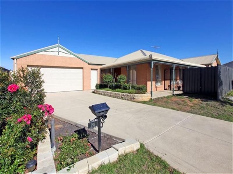 20 Gippsland Way, Craigieburn VIC 3064