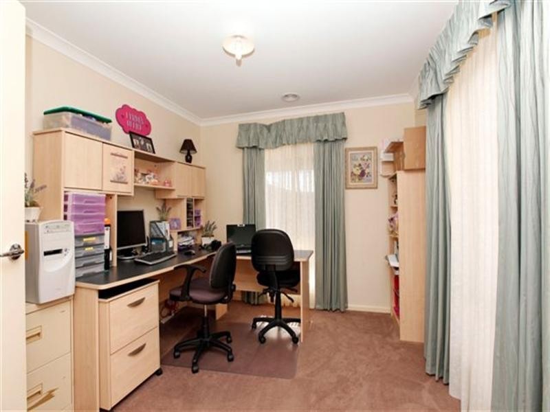 20 Gippsland Way, Craigieburn VIC 3064