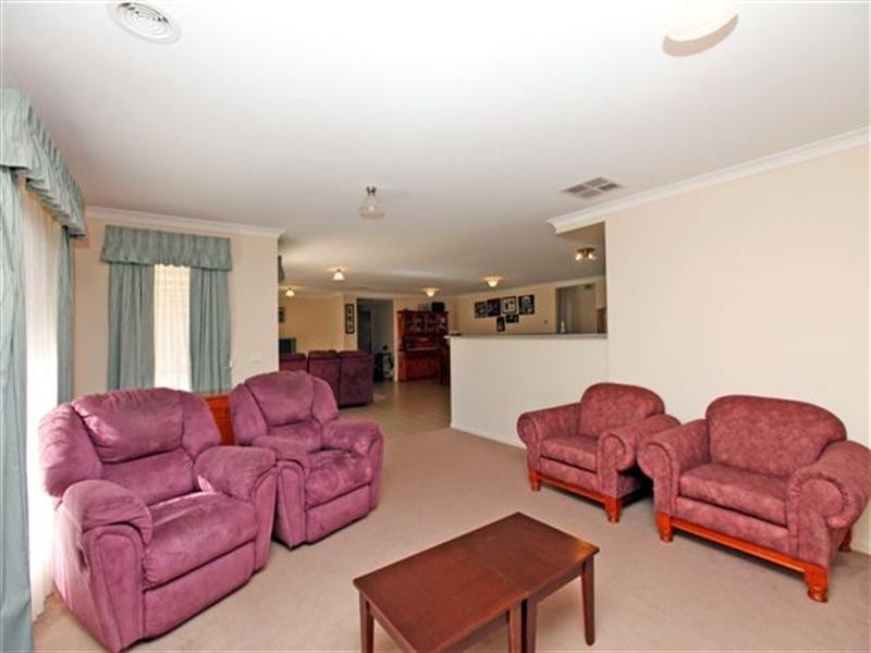 20 Gippsland Way, Craigieburn VIC 3064