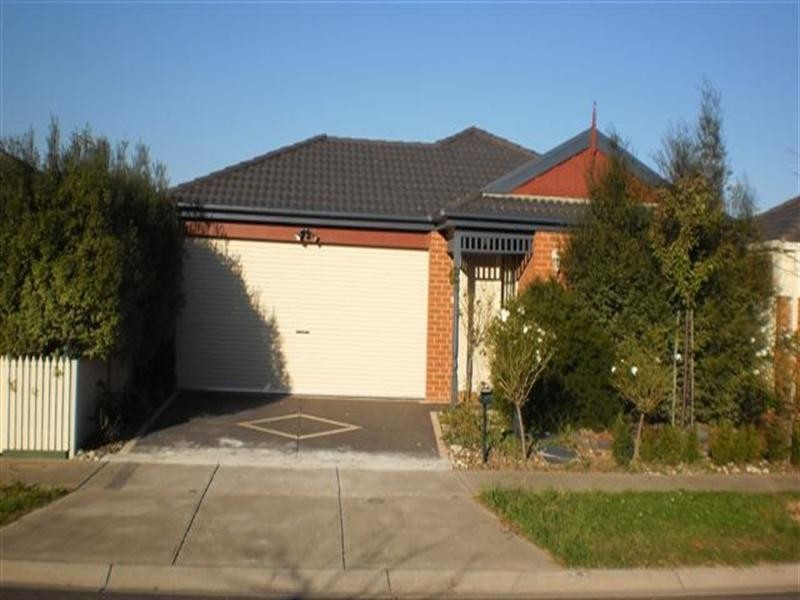 64 Mulberry Pass, Craigieburn VIC 3064