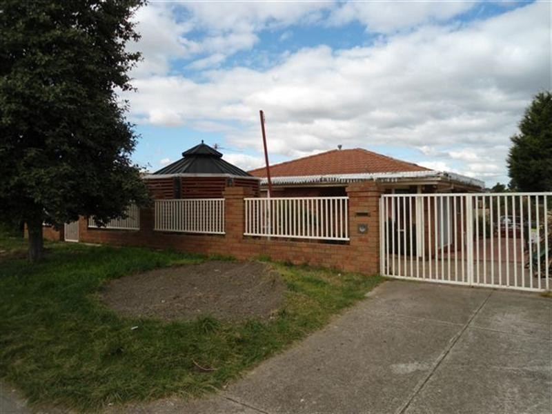 21 Cassinia Crescent, Meadow Heights VIC 3048
