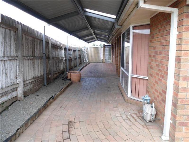 21 Cassinia Crescent, Meadow Heights VIC 3048