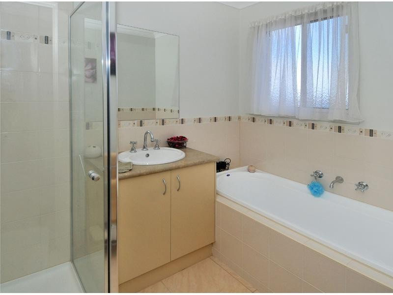 12 Peartree Court, Roxburgh Park VIC 3064