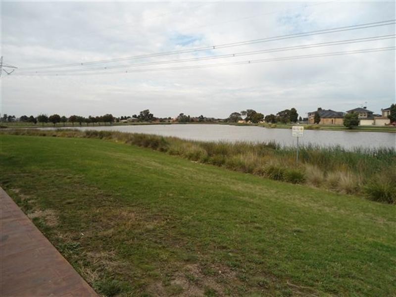 14 Viewbank Circuit, Roxburgh Park VIC 3064