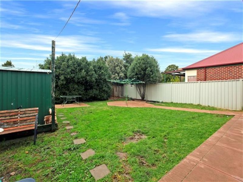 11 Waterford Avenue, Craigieburn VIC 3064