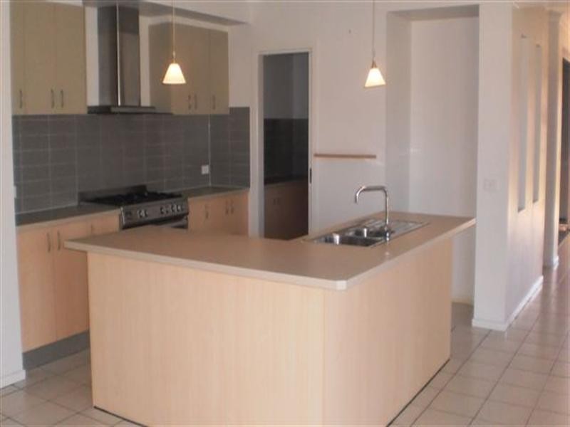 4 Eades Way, Craigieburn VIC 3064