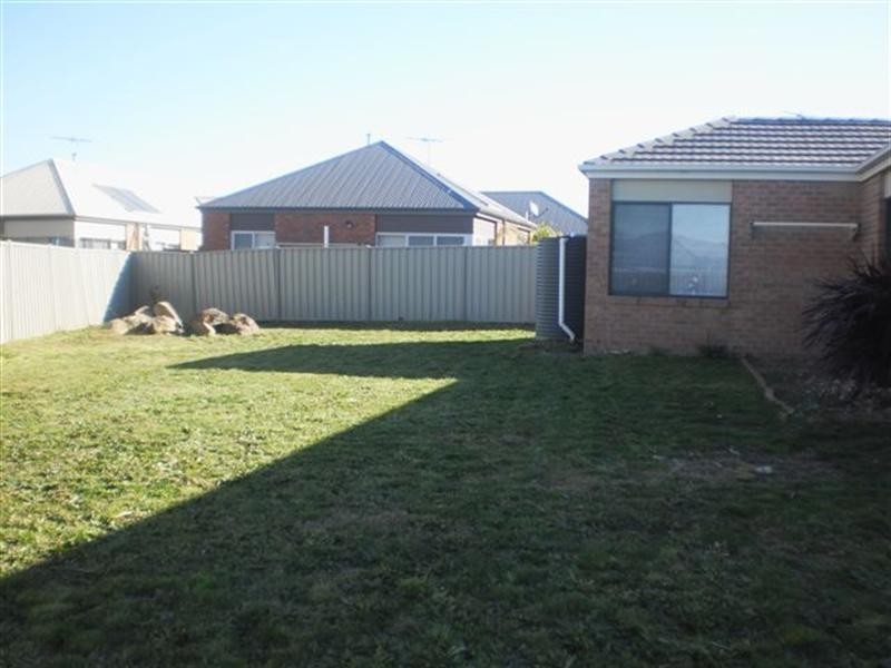 4 Eades Way, Craigieburn VIC 3064