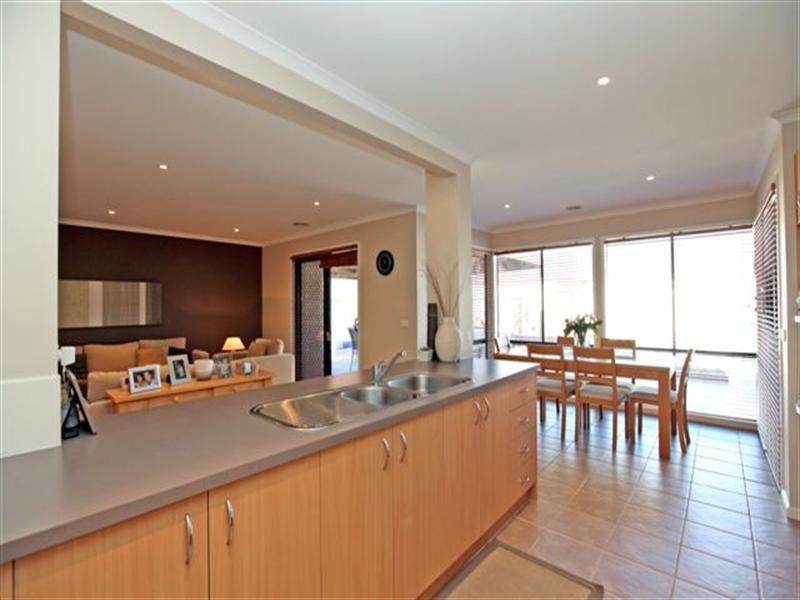 16 Mosman Way, Craigieburn VIC 3064