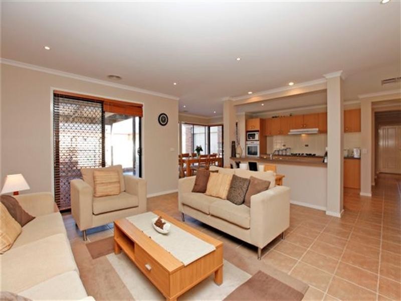 16 Mosman Way, Craigieburn VIC 3064