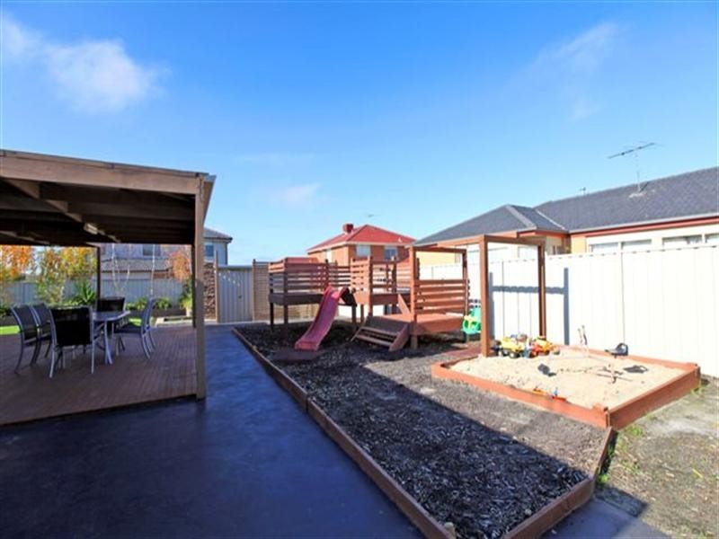 16 Mosman Way, Craigieburn VIC 3064