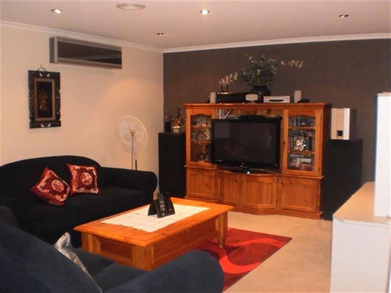 8 Bertrand Court, Craigieburn VIC 3064