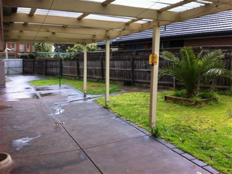 18 Manningtree Parade, Craigieburn VIC 3064