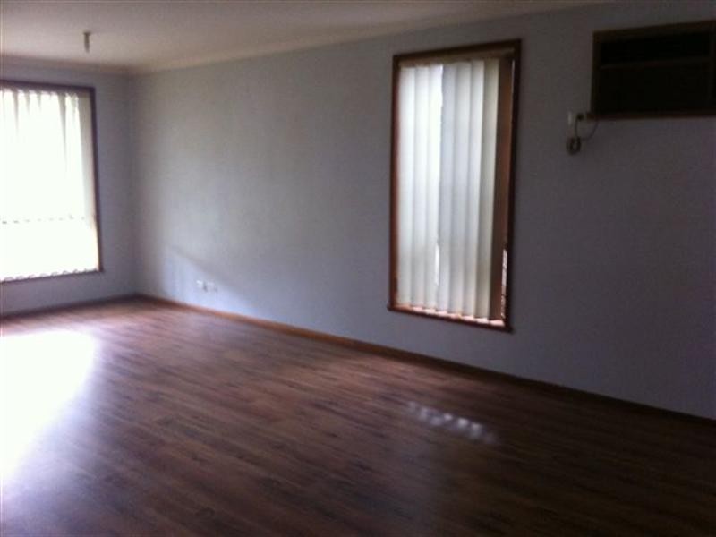 18 Manningtree Parade, Craigieburn VIC 3064