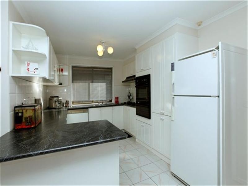 32 Amesbury Avenue, Craigieburn VIC 3064