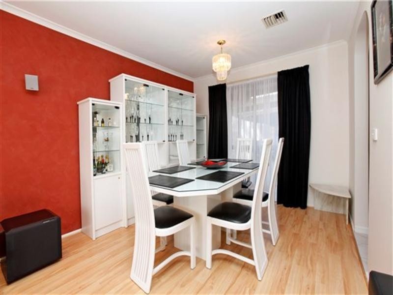 32 Amesbury Avenue, Craigieburn VIC 3064