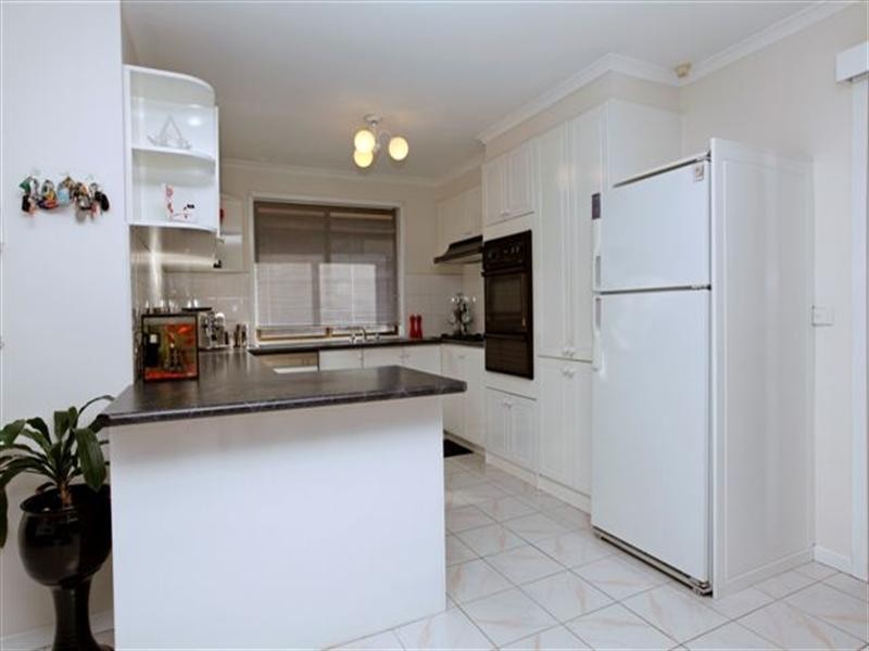 32 Amesbury Avenue, Craigieburn VIC 3064