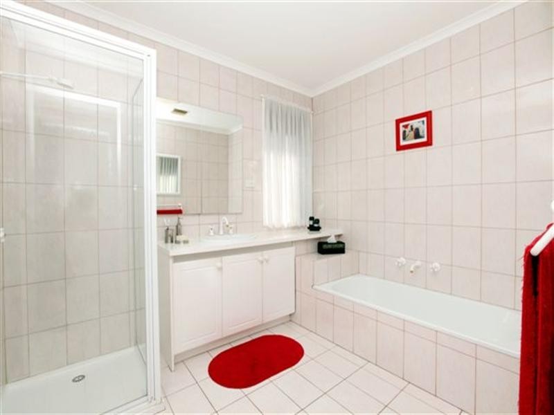 32 Amesbury Avenue, Craigieburn VIC 3064