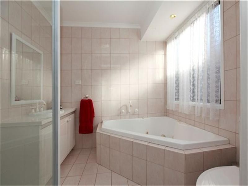 32 Amesbury Avenue, Craigieburn VIC 3064