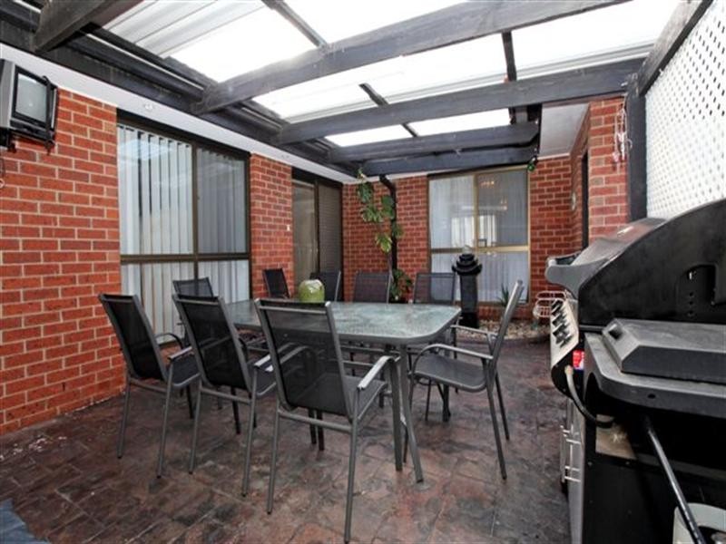 32 Amesbury Avenue, Craigieburn VIC 3064