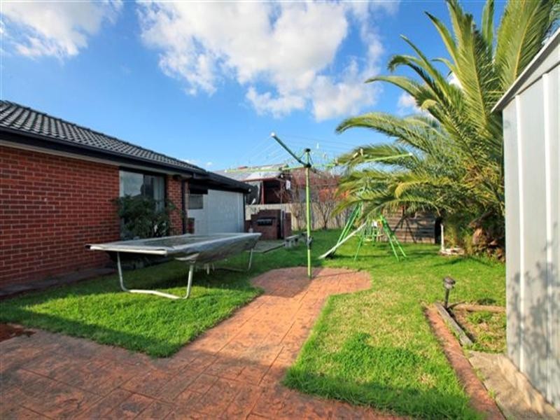 32 Amesbury Avenue, Craigieburn VIC 3064