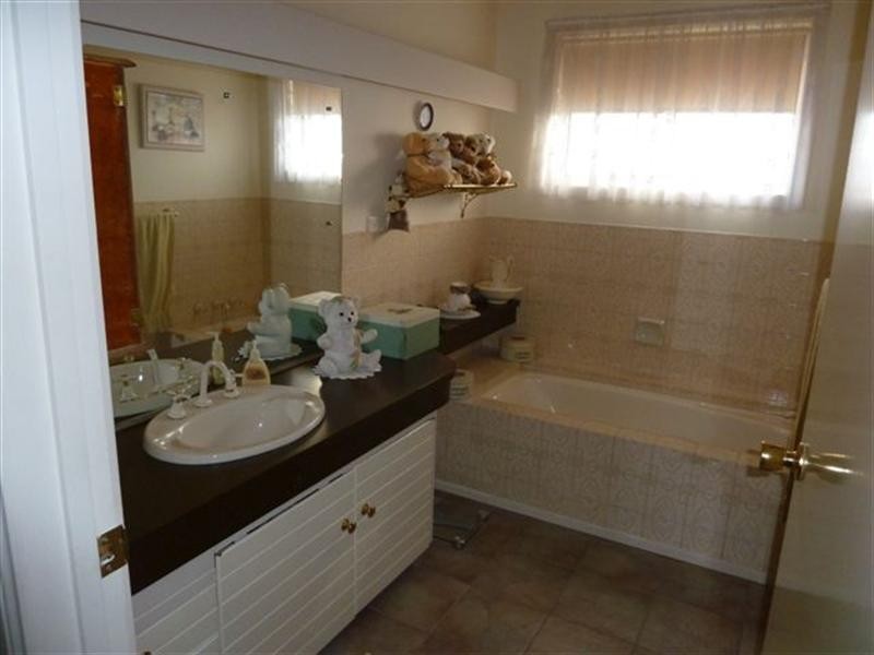 1 Aris Court, Craigieburn VIC 3064