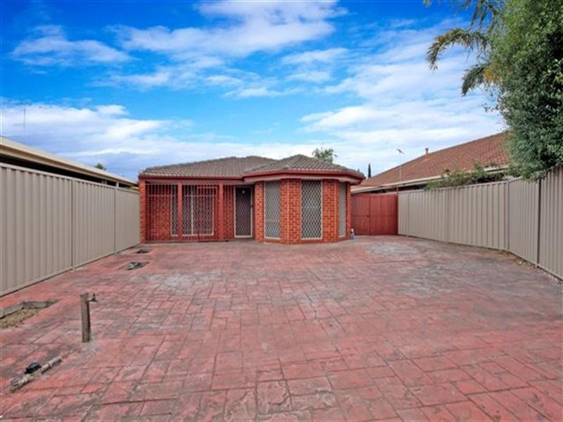 7 Flowers Close, Roxburgh Park VIC 3064