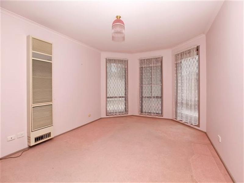 7 Flowers Close, Roxburgh Park VIC 3064