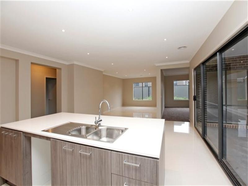 54 Bridgehaven Way, Craigieburn VIC 3064