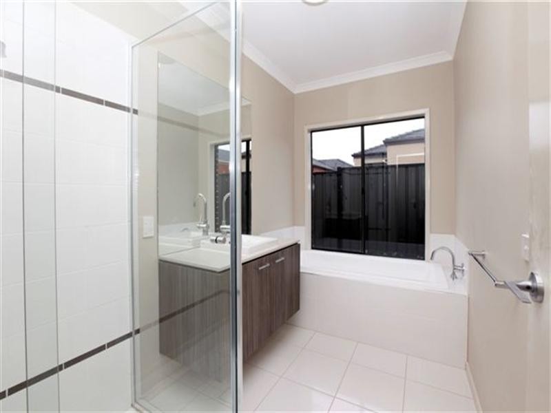 54 Bridgehaven Way, Craigieburn VIC 3064