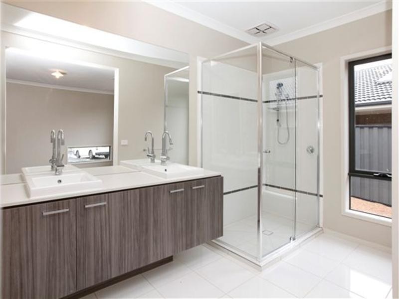 54 Bridgehaven Way, Craigieburn VIC 3064