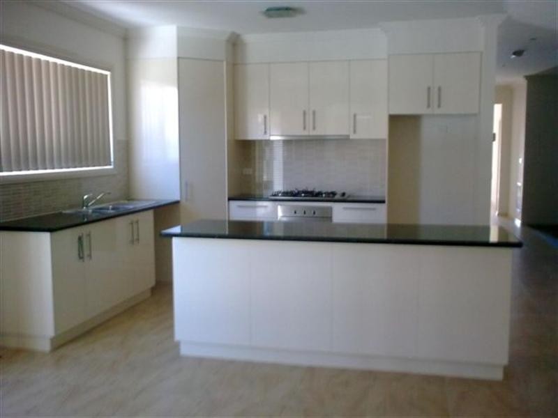 25 Kinglake Crescent, Craigieburn VIC 3064