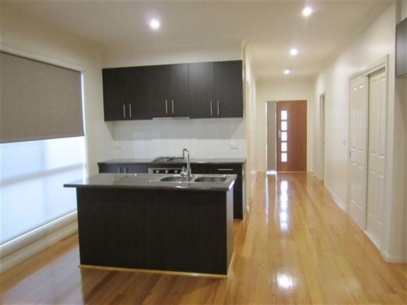 18 Ebony Circuit, Craigieburn VIC 3064