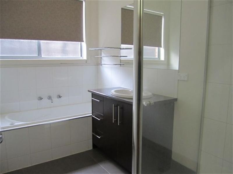 18 Ebony Circuit, Craigieburn VIC 3064